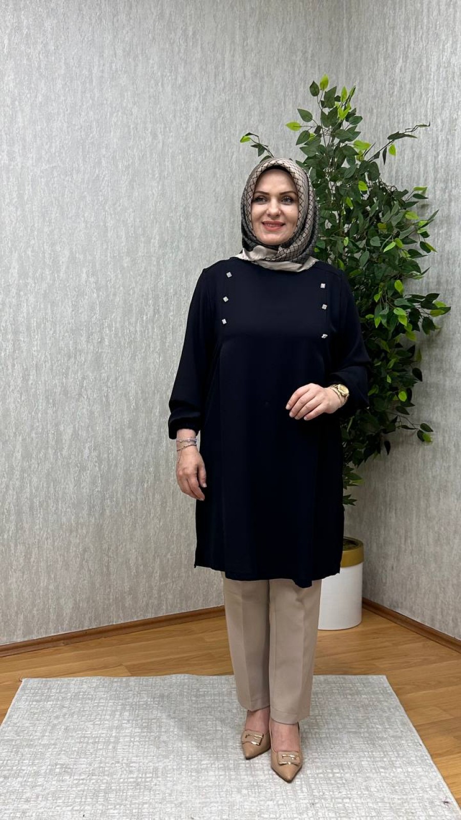 GÖZDE KREP TUNİK SİYAH GÖZDE KREP TUNİK SİYAH